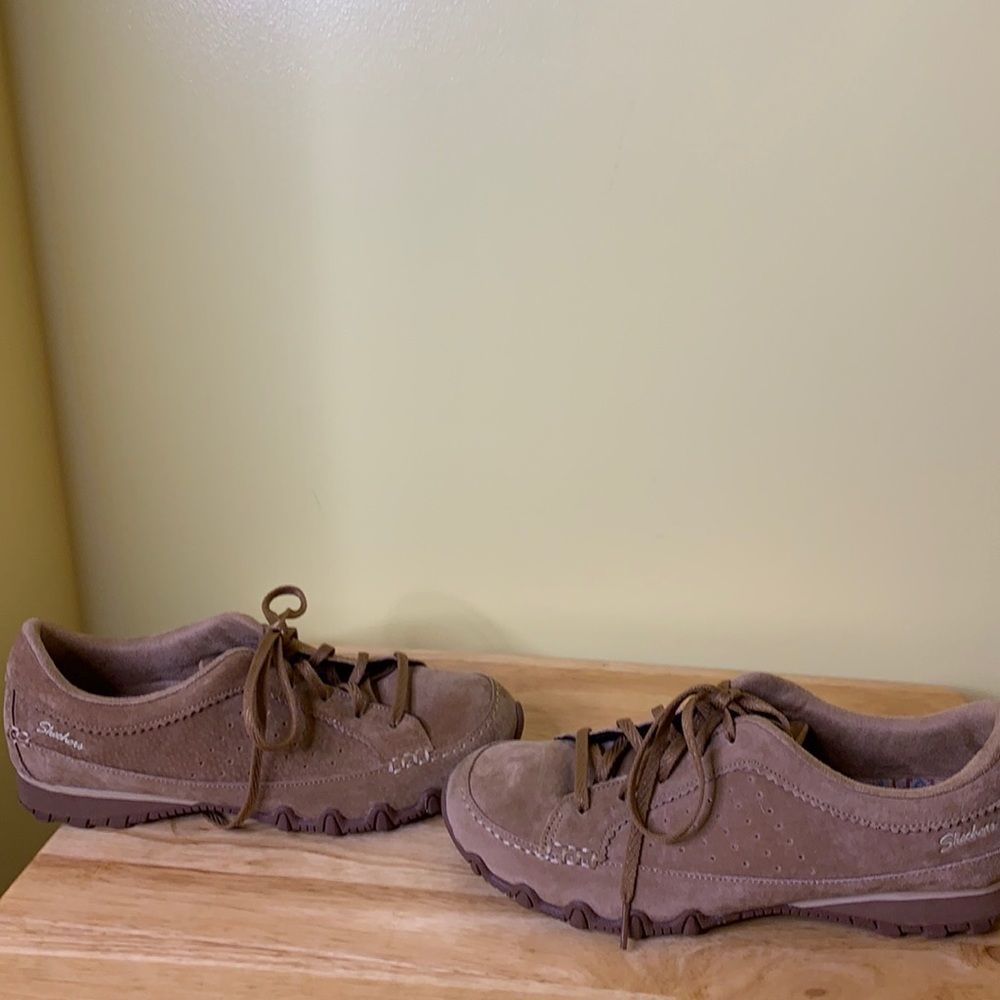 Women’s Skechers Relaxed Fit Cooled Memory Foam Sneakers Size 8 Leather Upper